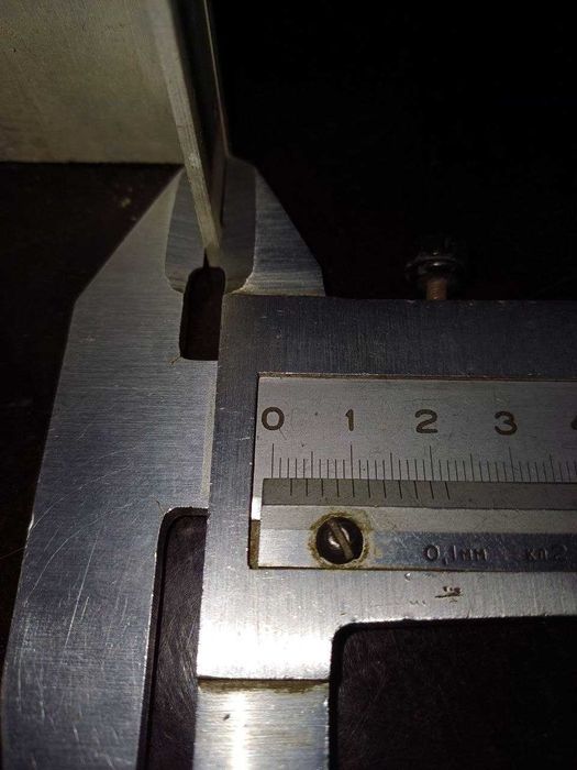 Продам швелер з алюмінію