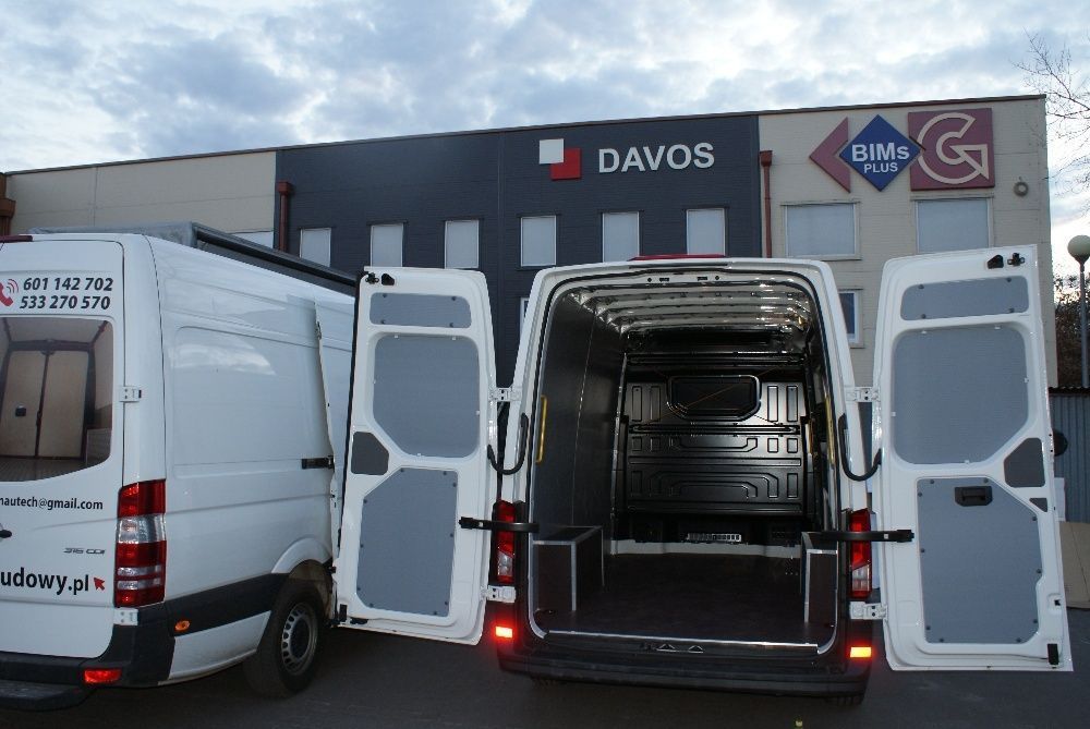 Lekka zabudowa busa z szarego plastiku do samochodu VW Crafter L4H2