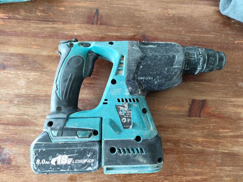 Młotowiertarka Makita DHR243