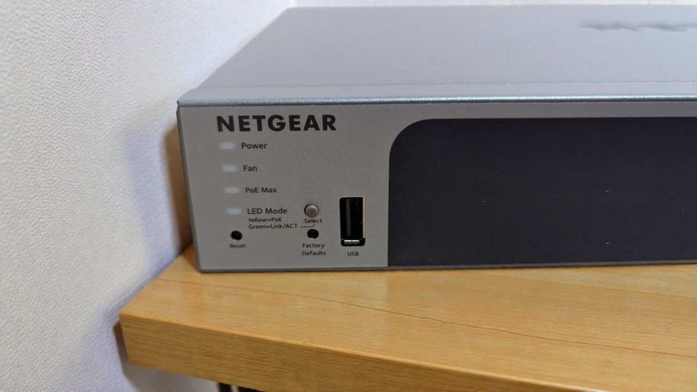 Комутатор Netgear GS724TP 24x Gigabit PoE Managed Switch SFP керований мережевий свіч LAN відеореєстратор