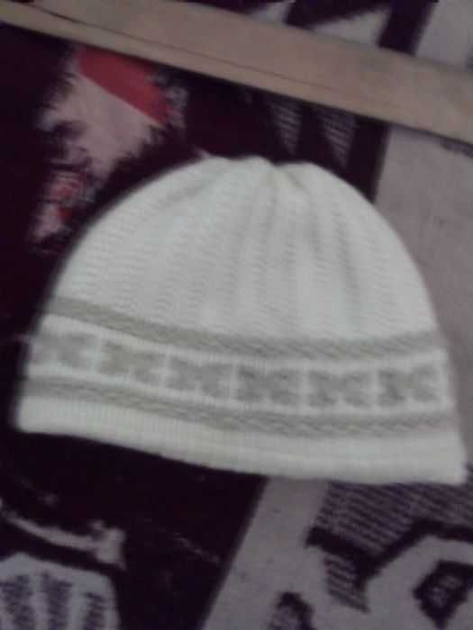 Зимова двойна захисна біла жіноча шапка з шарфиком в'язана