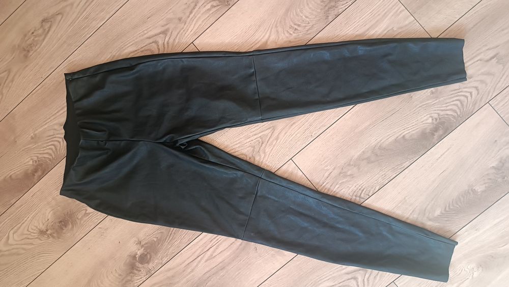 Spodnie ze skóry ekologicznej Esmara