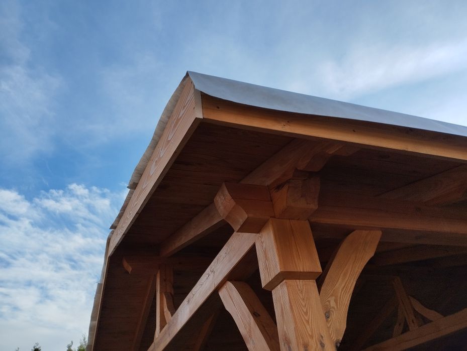 Konstrukcja Wiata na auta carport zdobiona lub gładka