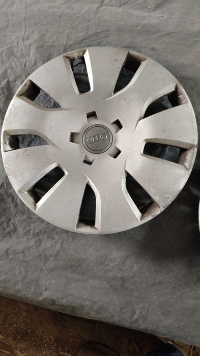 Оригінальні ковпаки ауді (audi) r16