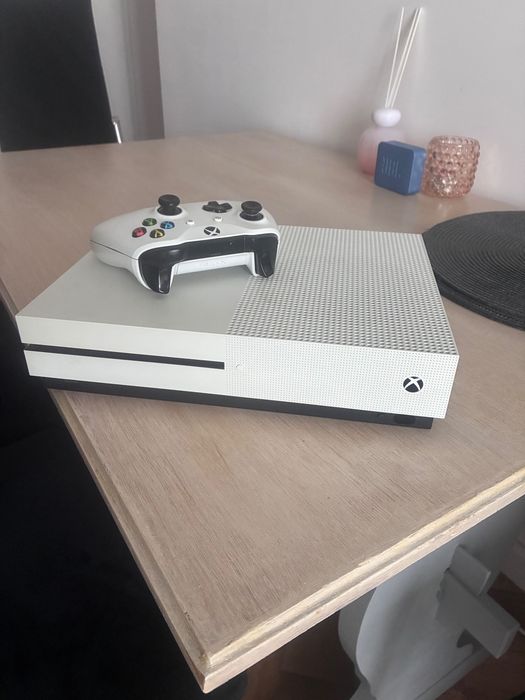 XBOX ONE S + pad