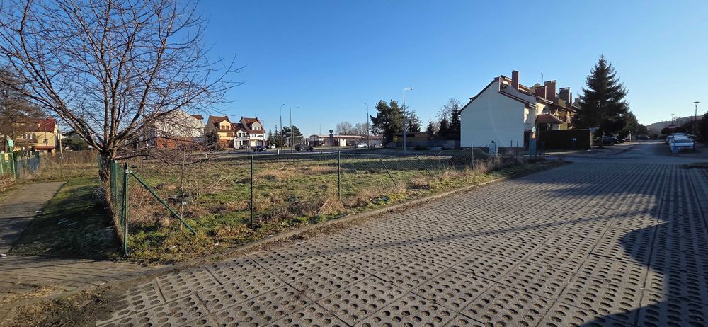 Działka mieszkalno-usługowa