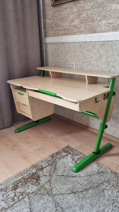 Стіл парта Pondi з регулюванням висоти