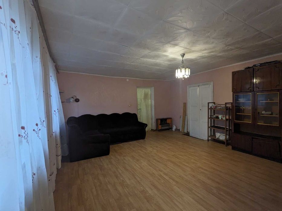 Продається земельна ділянка з одноповерховим цегляним будинком