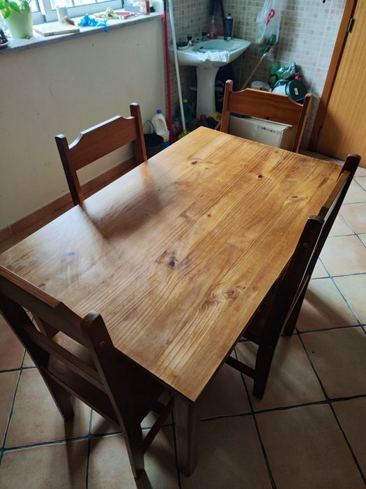 Conjunto de mesa + 4 cadeiras