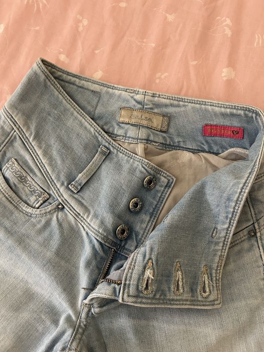 Roupa - calças de ganga