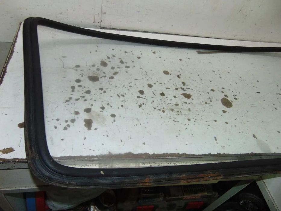 Renault 5 laureat para-brisas