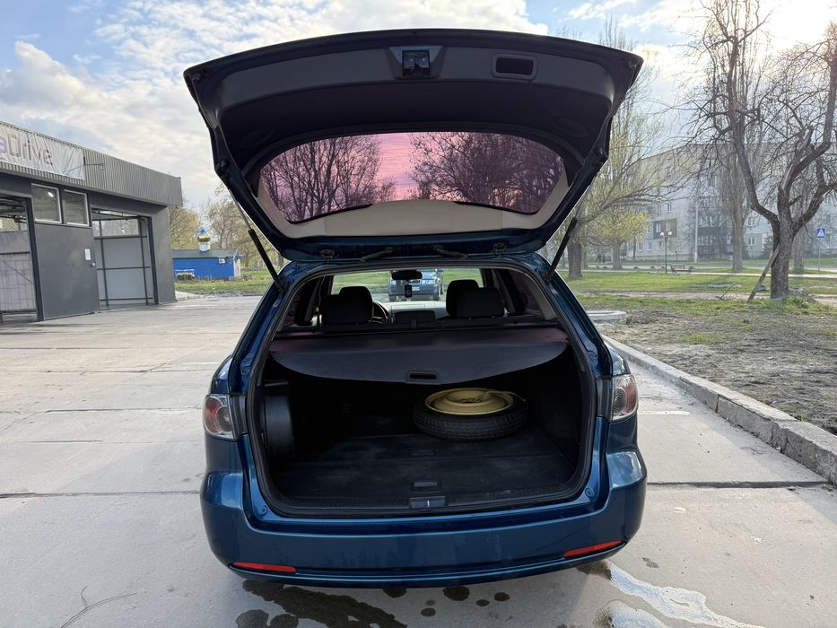 Автомобіль MAZDA 6