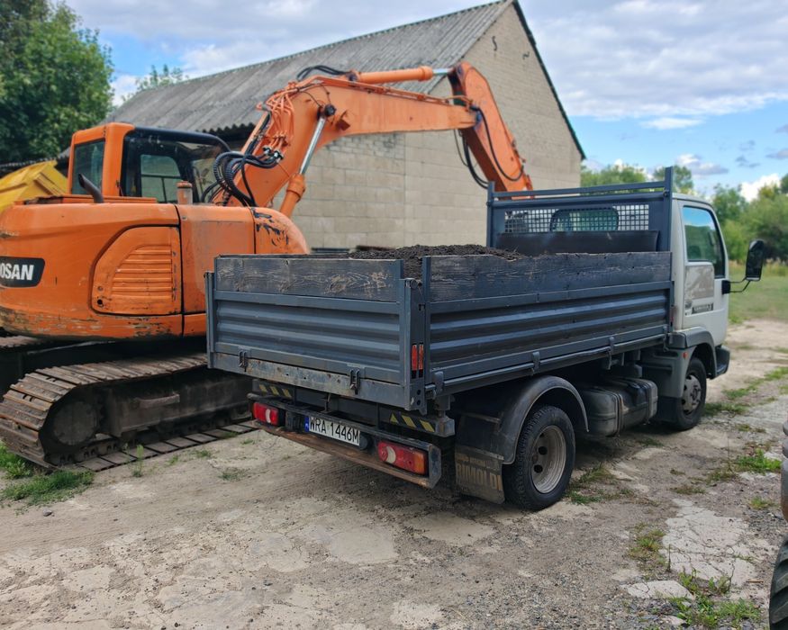 Nissan cabstar E wywrotka kat B. 2001 rok. wywrot 3stronny. zdrowa rama.