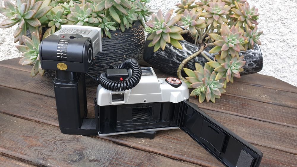 Máquina fotográfica Olympia DL2000A com estojo
