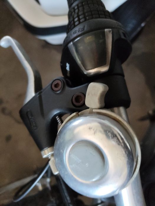 Bicicleta em alumínio com vários material da SHIMANO  SIS.