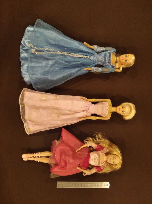 Bonecas Barbie, Nancy e outras