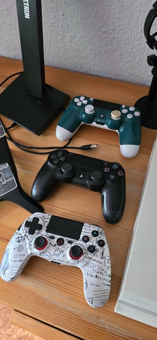 Biała konsola ps4 + 3 pady i gratisy
