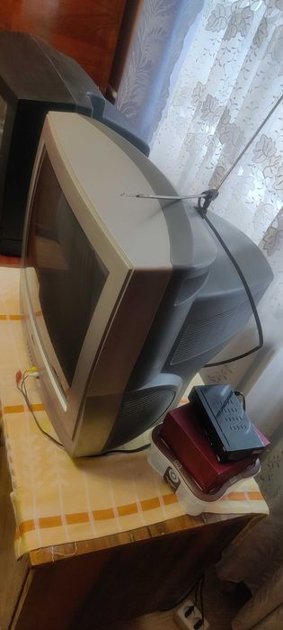 Телевізор LG RT-21CA70M