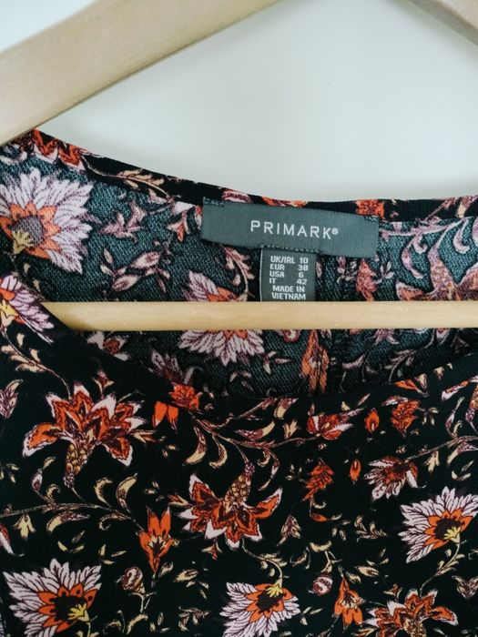 Blusa leve com padrão floral • M