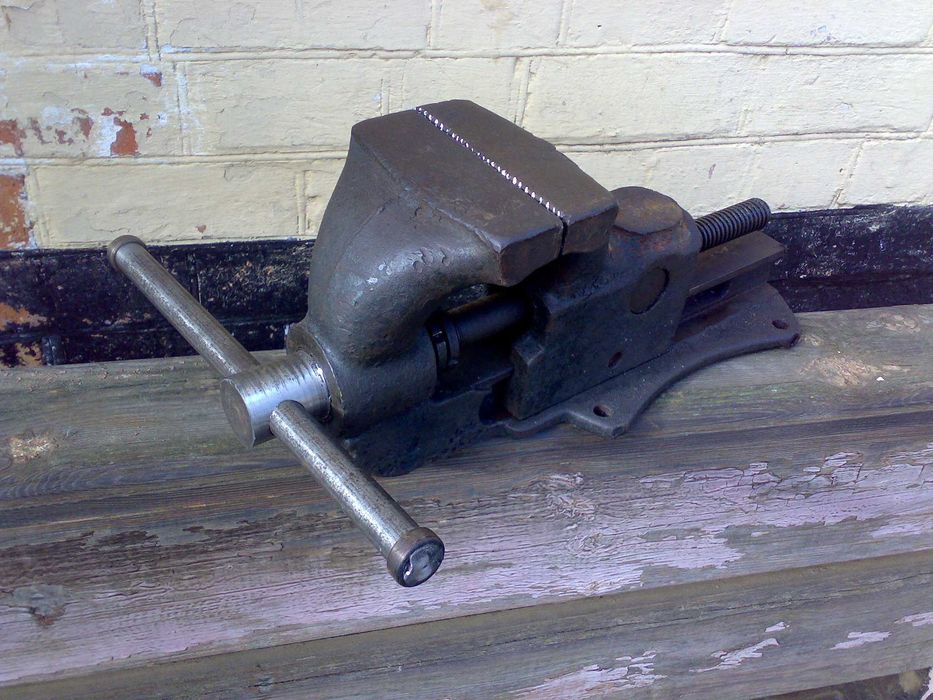Тиски стальные 150 мм.Heller 30кг.50-60х годов.