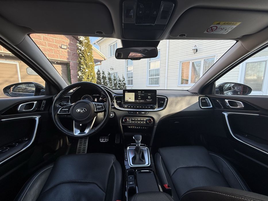 Атомобіль KIA XCEED top