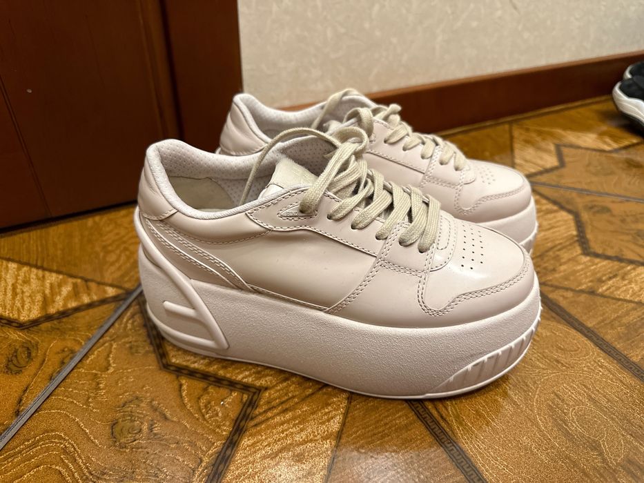 Кросівки жіночі Fendi оригінал розмір 37.5-38