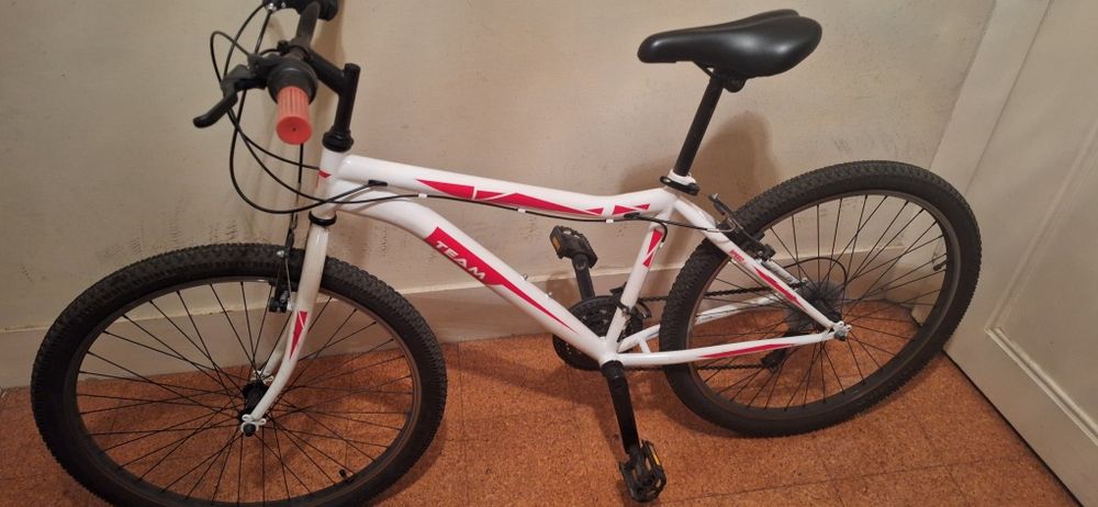 Bicicleta branca btt