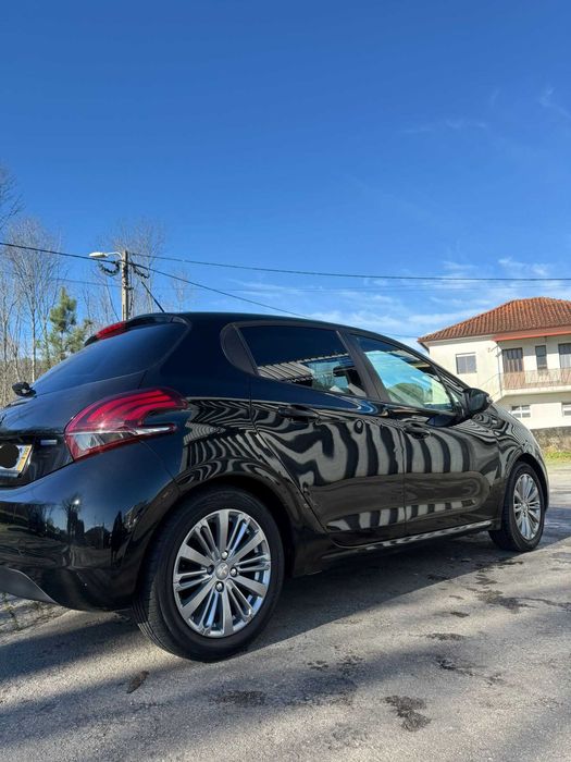 Peugeot 208 1.2 VTi Style / 11/2016 /  132.000 KM