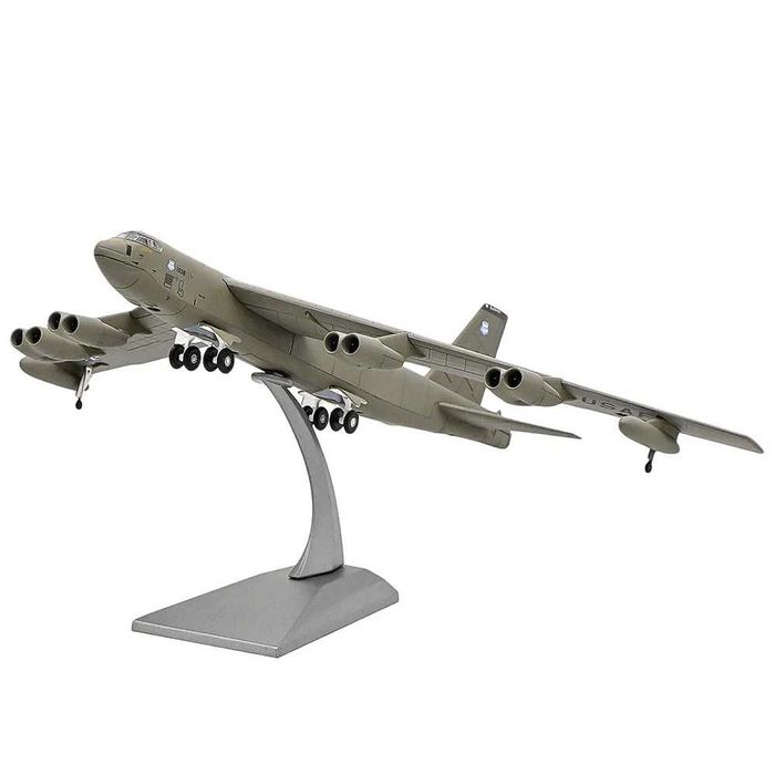 Модель літака F-4 F-14 F-15 F-16 F-18 F-22 F-35 A-10 B-52 C-17