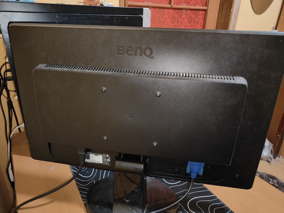 Продам монитор Benq g2250 в уголке разбита матрица