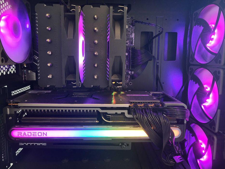 PC - Ryzen 7 7800X3D - Sapphire NITRO+ RX 7900 XTX