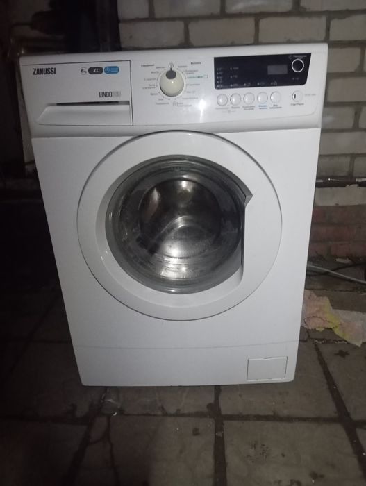Продам стиральную машину б/у Занусси на 6 кг