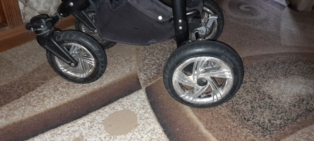 Продаємо коляску! Ціна договірна.