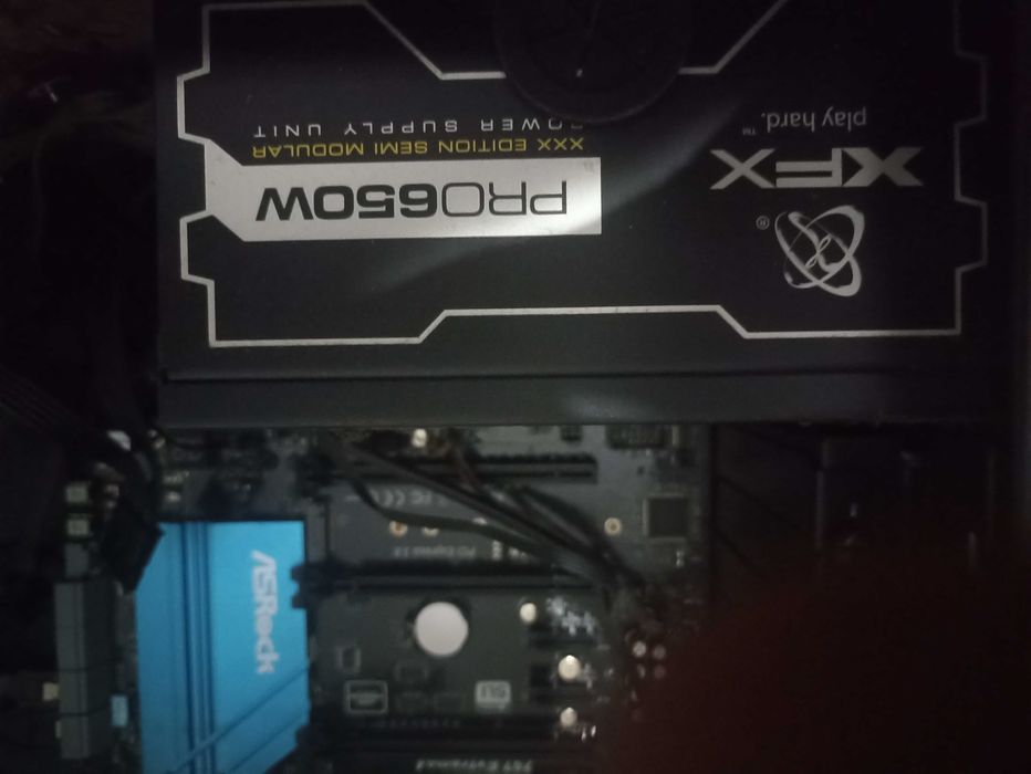 Core i5 4690K + cooler Master + Xfx 650W Pro + Asrock z97 extreme 4