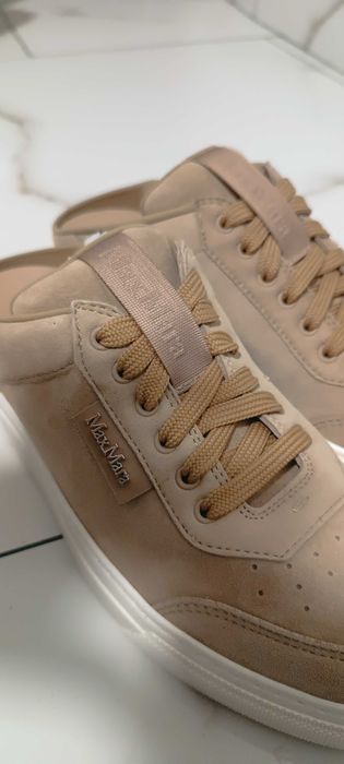 Продам кроссовки Max Mara