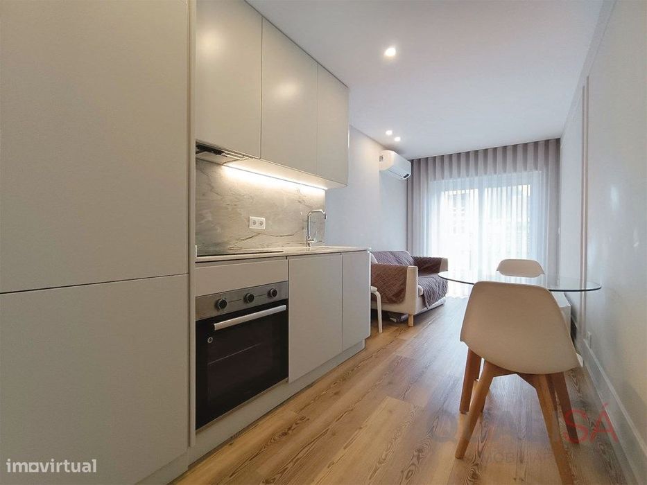 Apartamento T1 semi novo, equipado e mobilado no centro histórico d...