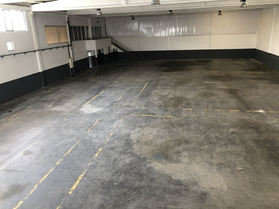 Arrenda-se pavilhao industrial com cabine
