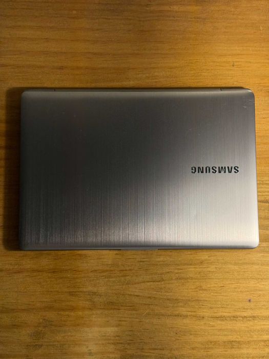 Portátil Samsung i7 - modelo NP730U3E