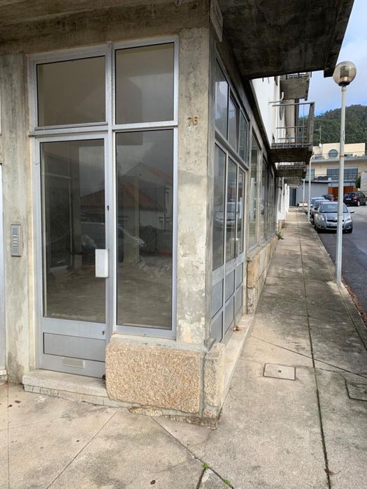 Loja para servicos Areosa