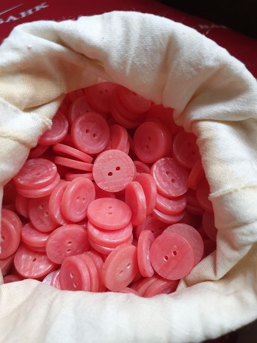 Пуговицы дешево разных размеров 100 штук-5 грв