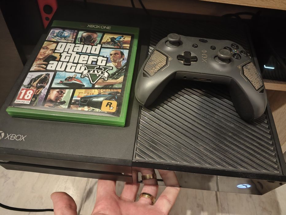 Xbox One + Comando + GTA V
