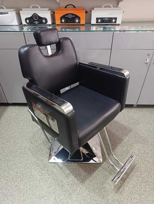 Кресло парикмахерское черное (кожзам) на гидравлике
Кресло парикмахерс
