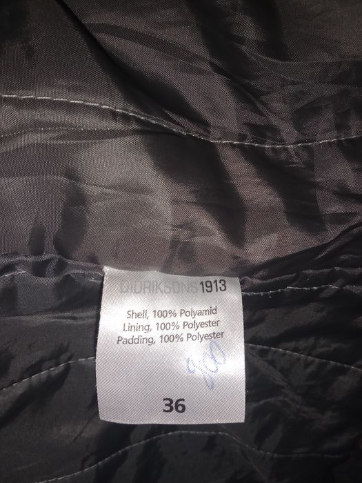 Продаю осінню водонепроникну Шведську спортивну куртку