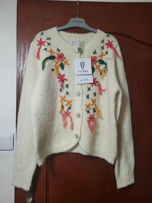 Nowy sweterek kardigan biały haftowany 38/40