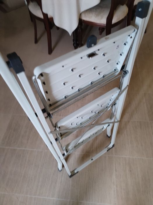 Escadote com três degraus