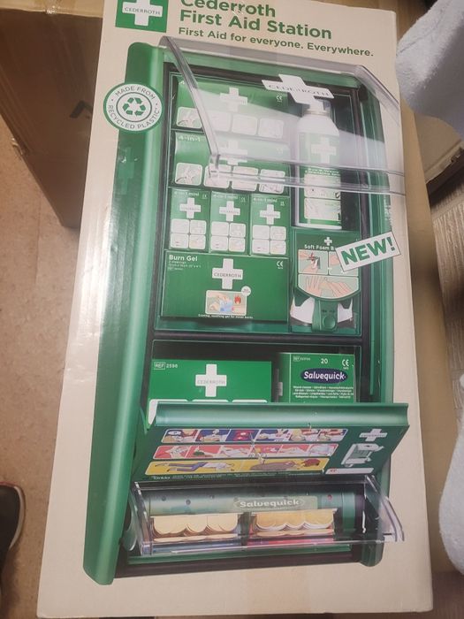 Аптечка  настенная