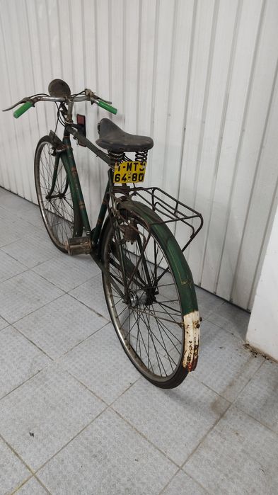 Bicicleta pasteleira com mais 50 anos