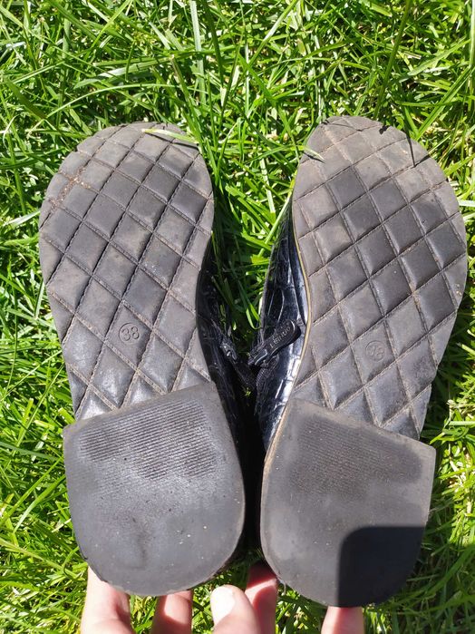 Осінні стильні жіночі лаковані черевики р.38 б/в