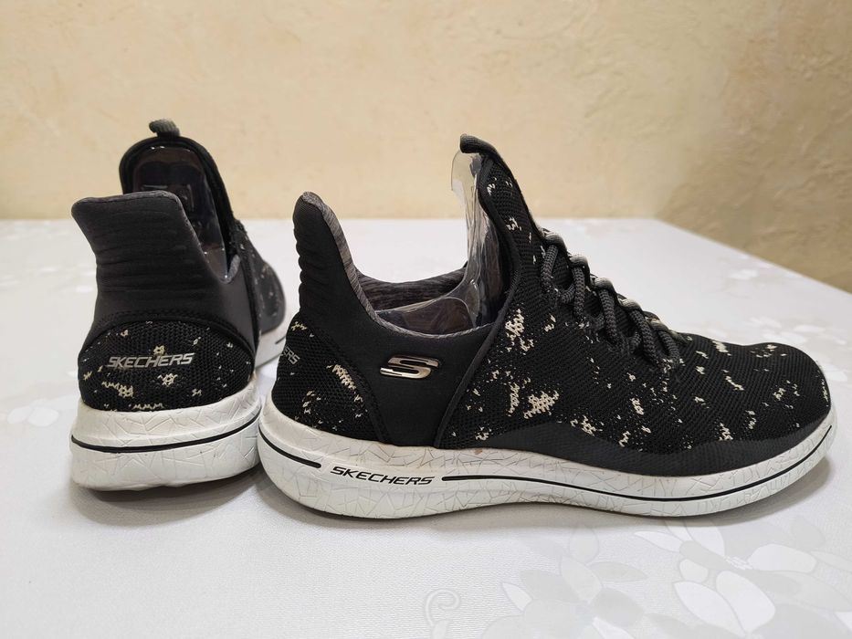 Кроссовки Skechers Burst 37 р, как новые.