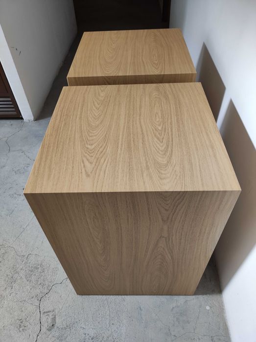 Conjunto de dois moveis com quatro gavetas